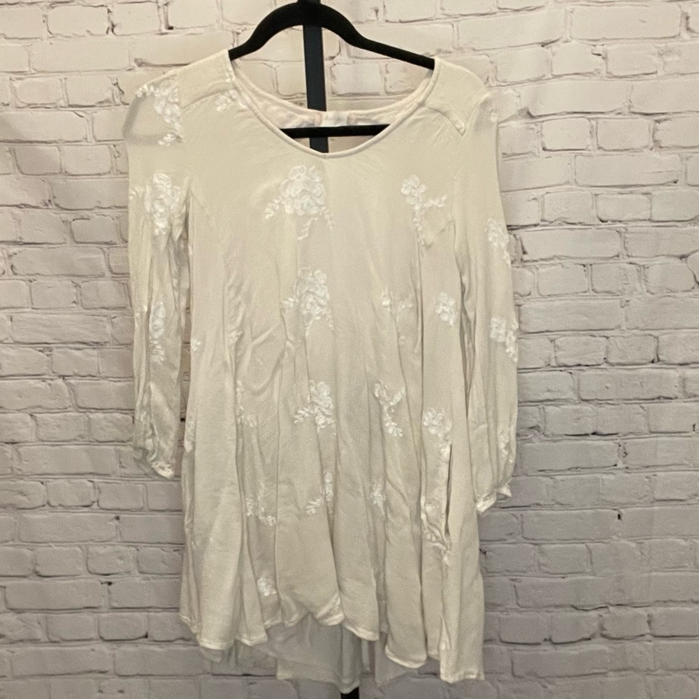 Altar'd State Cream Shift Dress with pockets and Sleeves Size Small